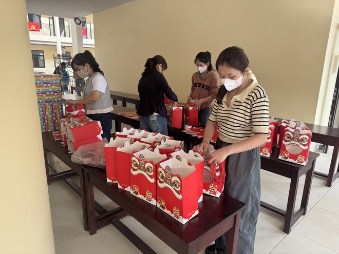 Ngày đặc biệt của hơn 1.000 học sinh Trường Phổ thông nội trú Tiểu học và Trung học cơ sở Tây Giang - Ảnh 3.