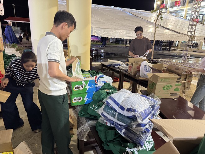 Ngày đặc biệt của hơn 1.000 học sinh Trường Phổ thông nội trú Tiểu học và Trung học cơ sở Tây Giang - Ảnh 2.